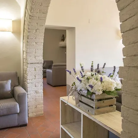 Villa Le Caselle 26, Emma Cortona